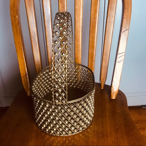 Gold metal beaded basket. - Picture 7 of 8